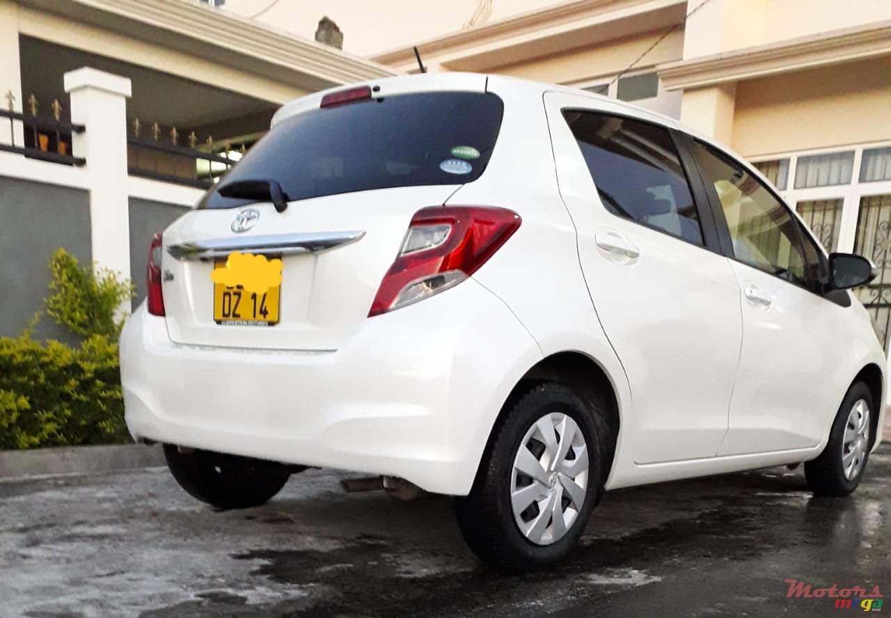 2014' Toyota Vitz photo #1