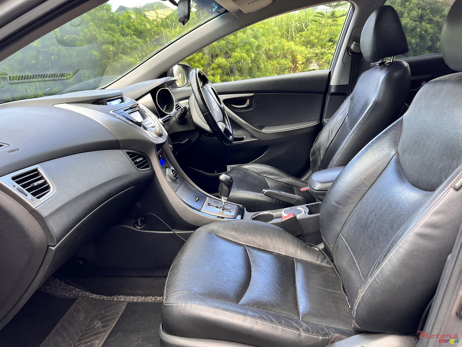 2013' Hyundai Elantra photo #4