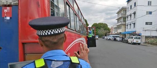 Pollution à Port-Louis: La police de l’Environnement immobilise cinq bus