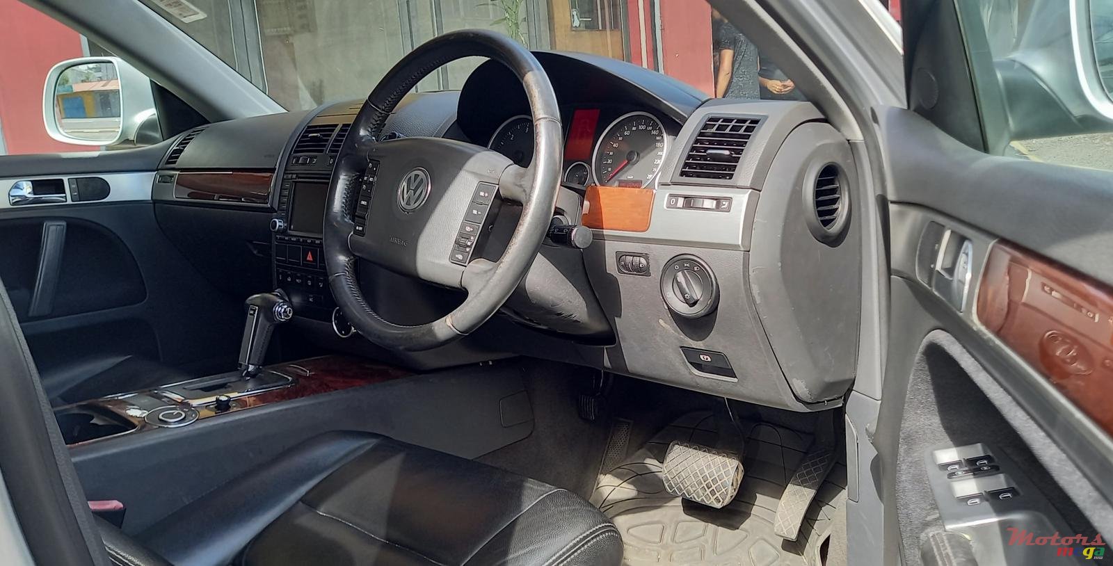 2008' Volkswagen Touareg photo #6