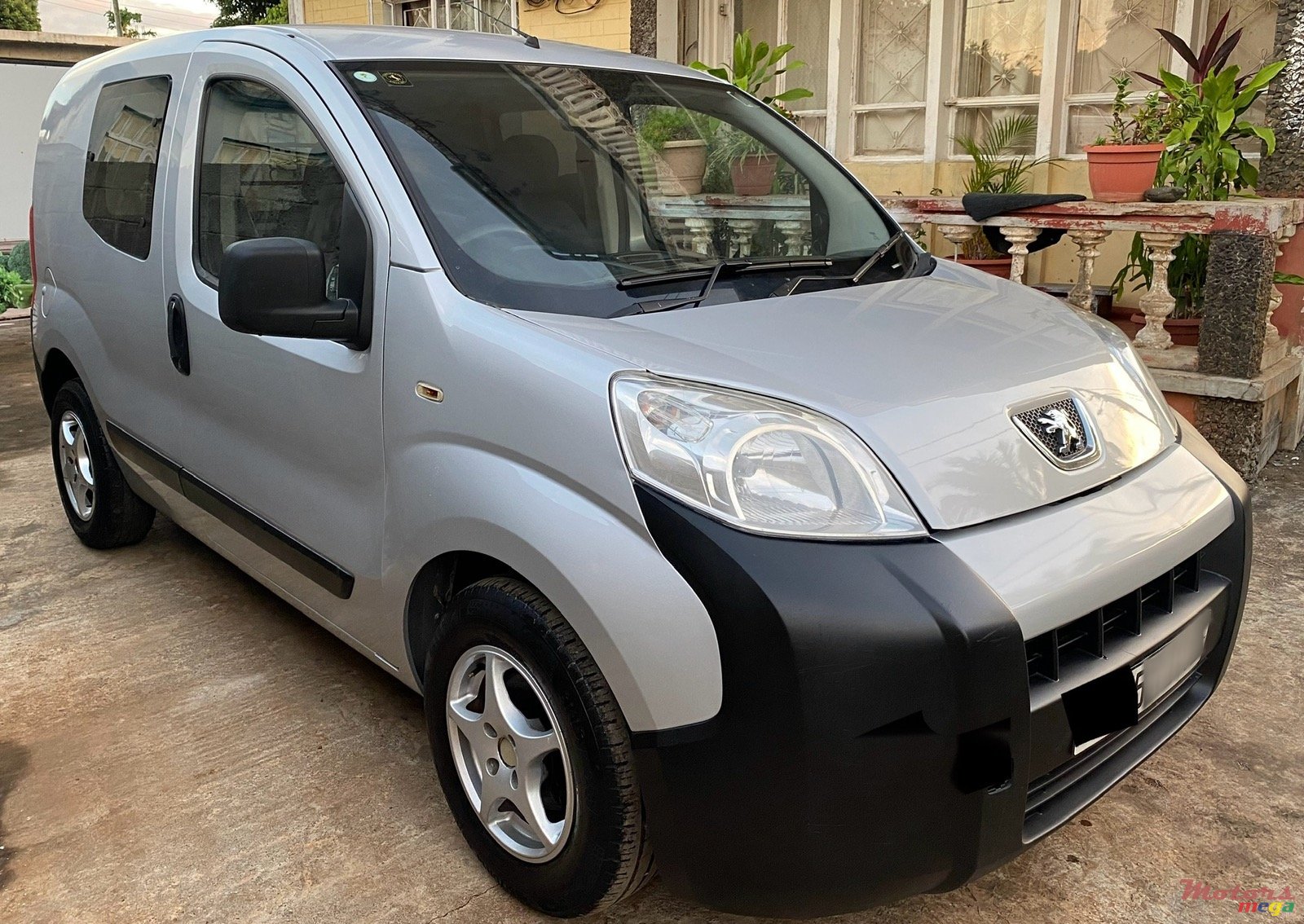 2012' Peugeot Bipper Goods Vehicle photo #2