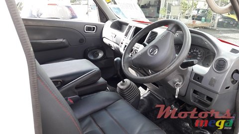 2003' Nissan Urvan photo #5