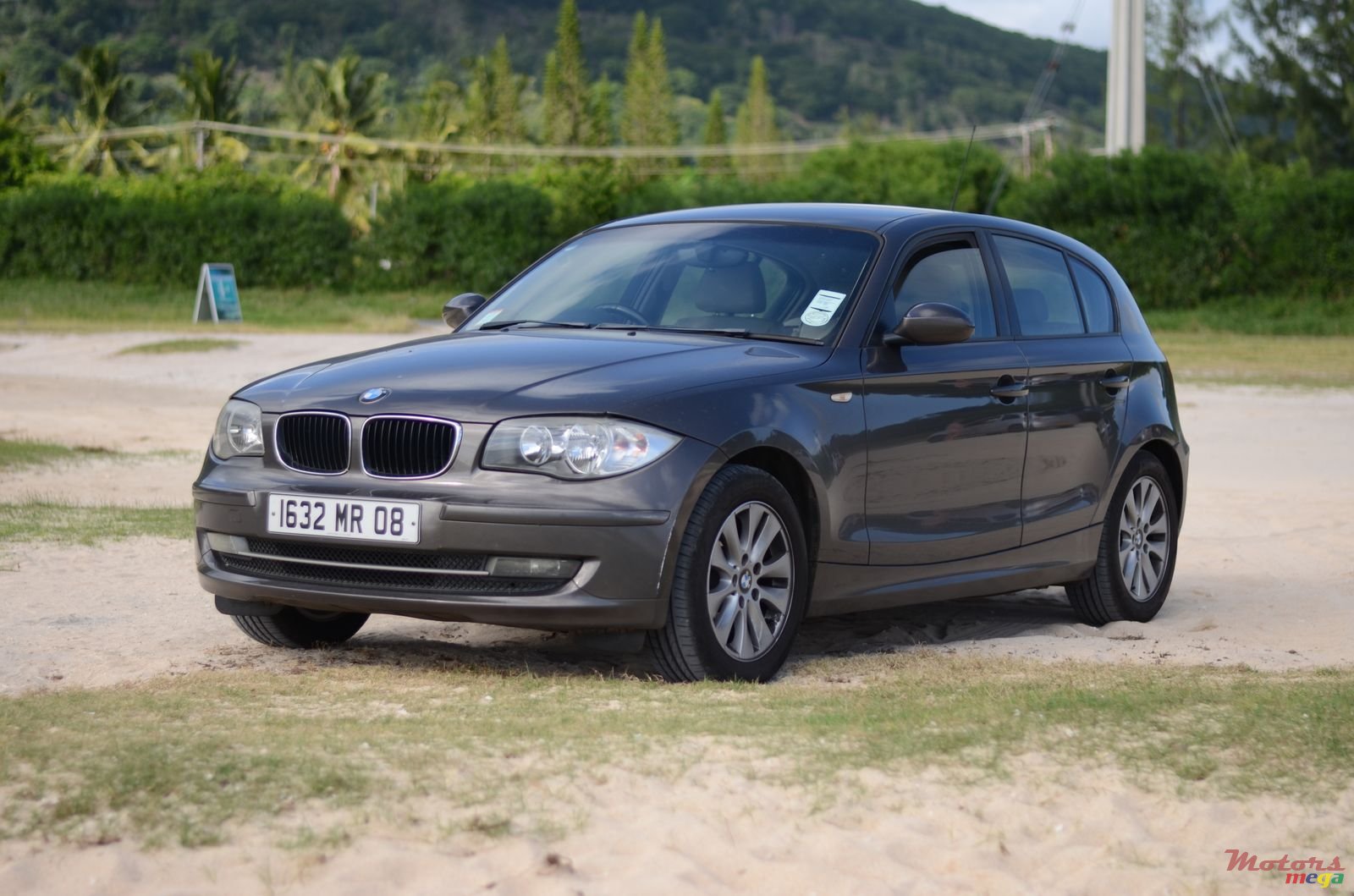 2008' BMW 1 Series photo #1