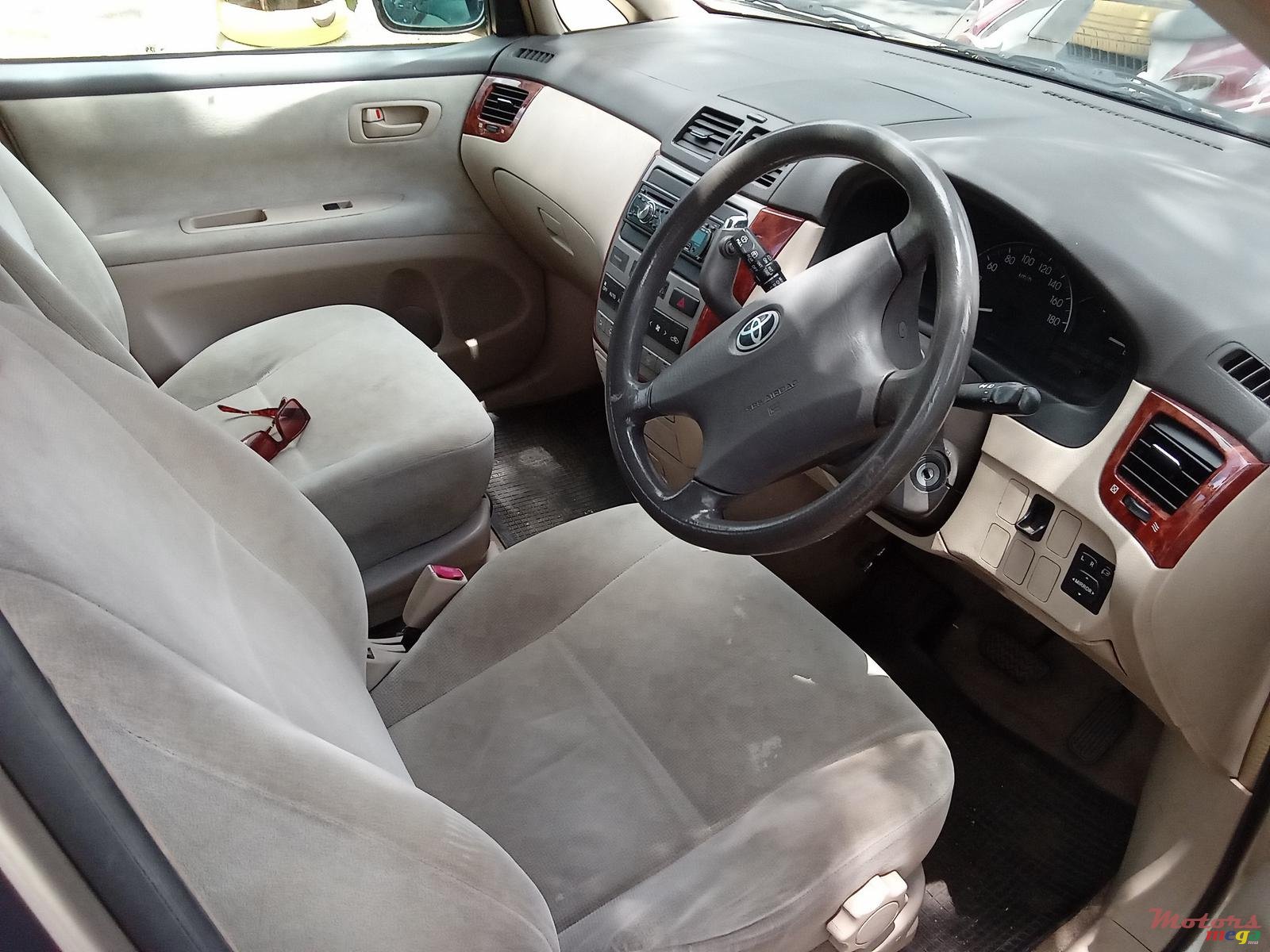 2001' Toyota Ipsum photo #4