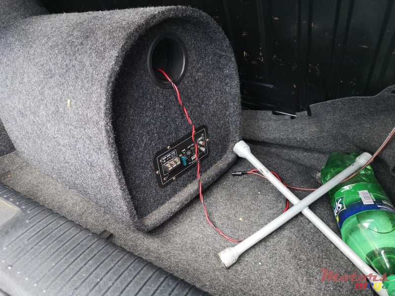 2001' Volkswagen Polo FOG LIGHT AND ALLOY WHEEL photo #5