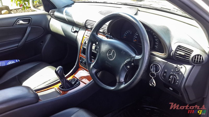 2003' Mercedes-Benz C-Class photo #3