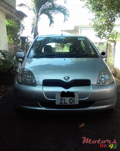 2001' Toyota Vitz photo #1