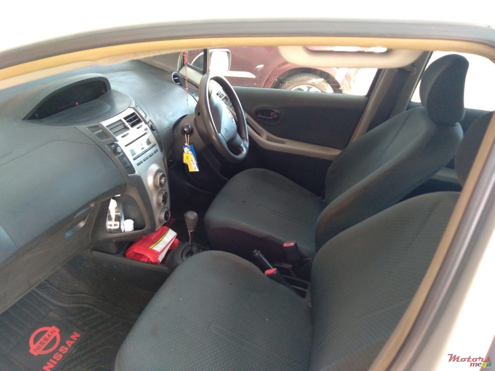 2006' Toyota Vitz photo #4