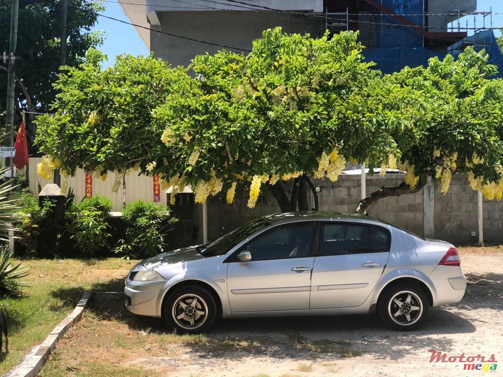 2007' Renault Megane photo #1
