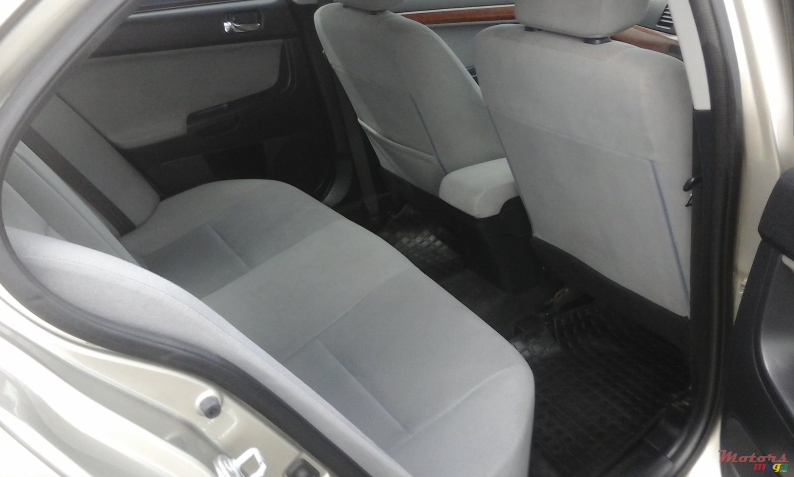 2010' Mitsubishi Lancer photo #4