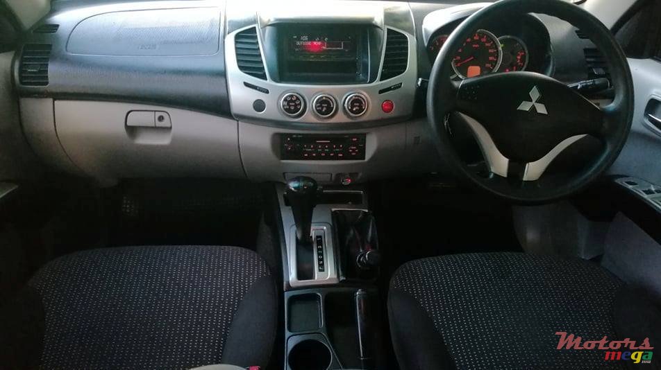 2010' Mitsubishi L 200 photo #2