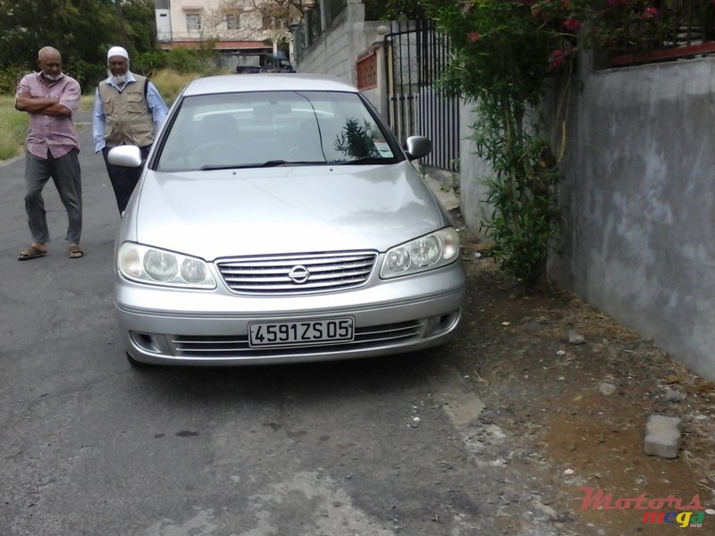 2005' Nissan Sunny photo #1