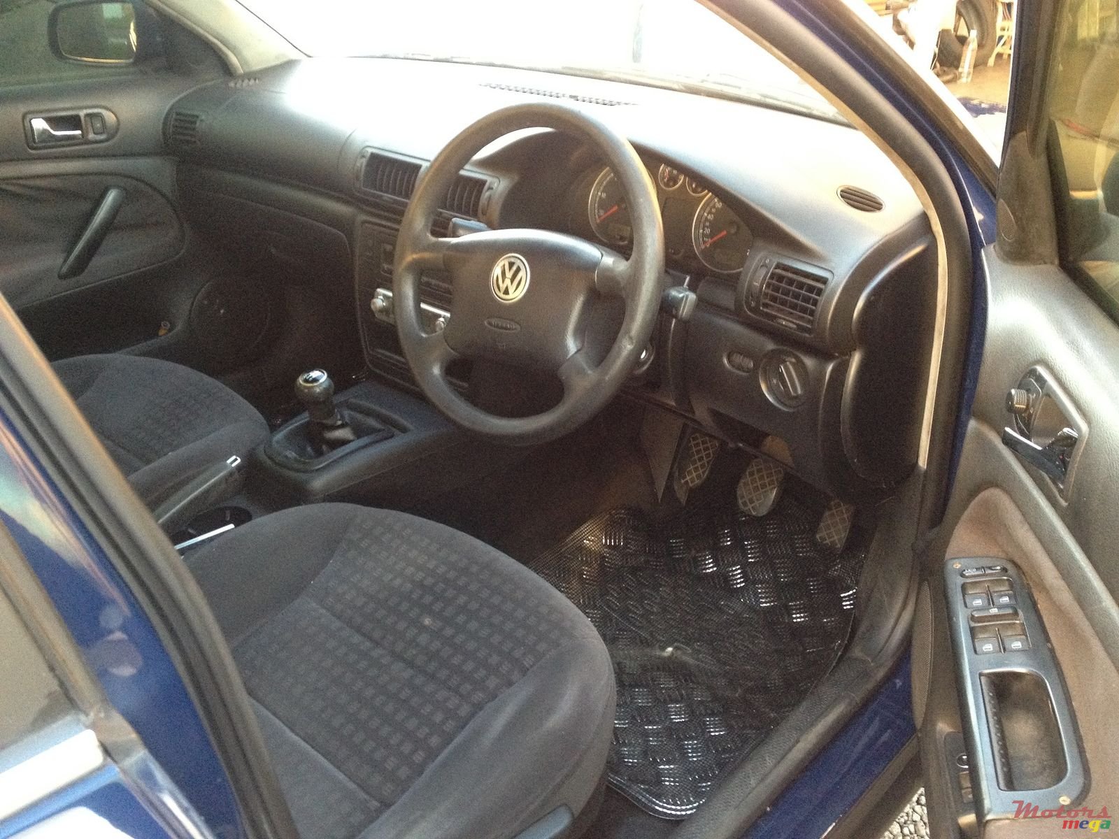 2002' Volkswagen Passat B5 photo #6