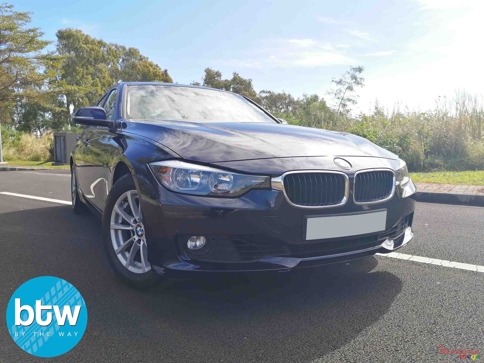 2012' BMW 3 Series 320i photo #1