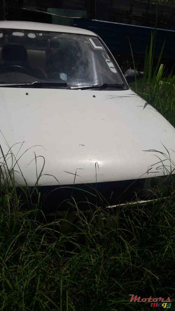 1990' Nissan Sunny photo #3