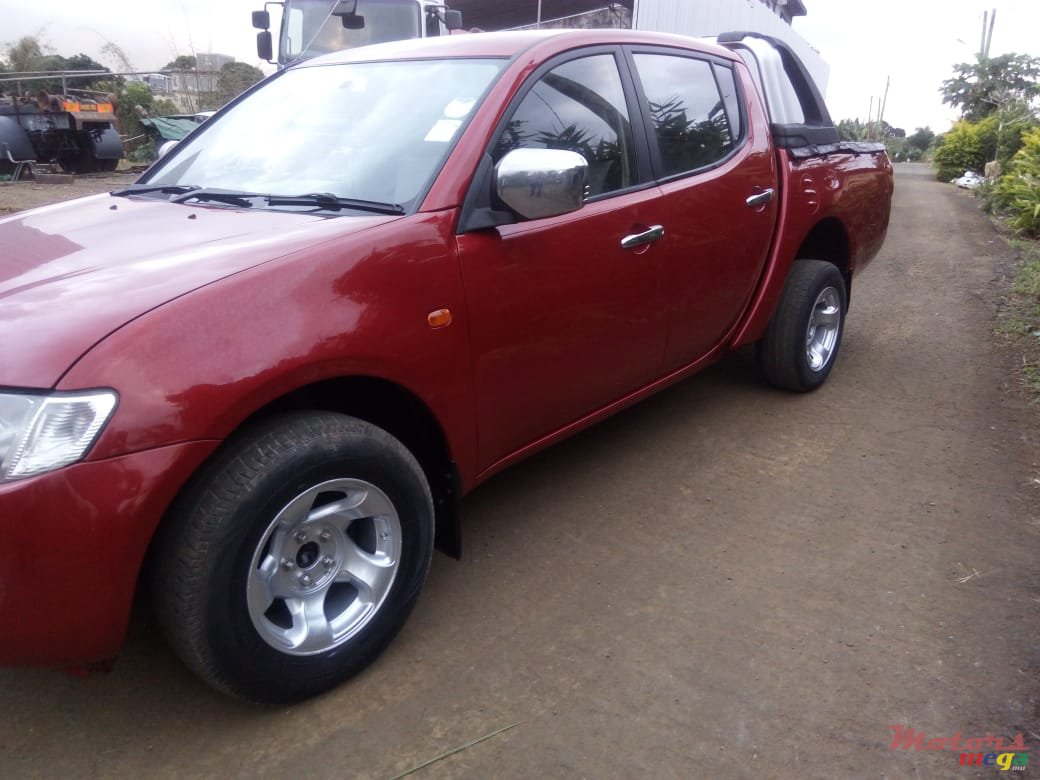2008' Mitsubishi L 200 photo #4