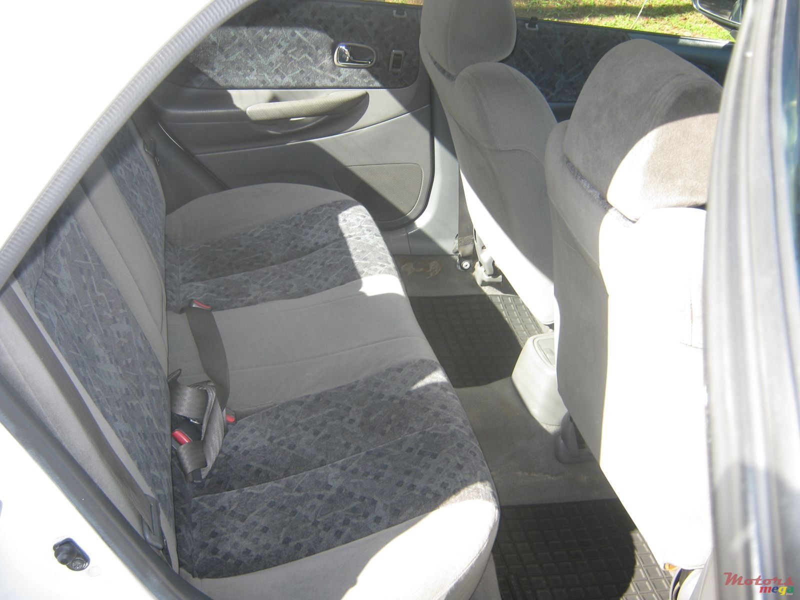 2001' Mazda 323 photo #5