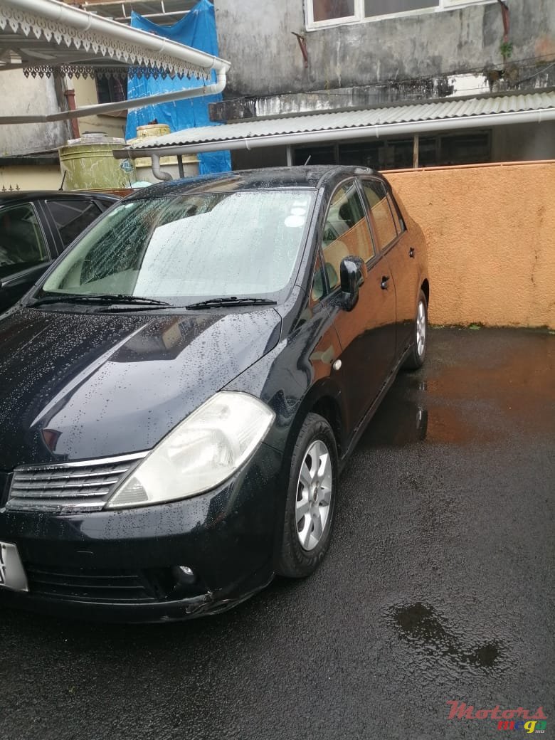 2006' Nissan Tiida photo #2