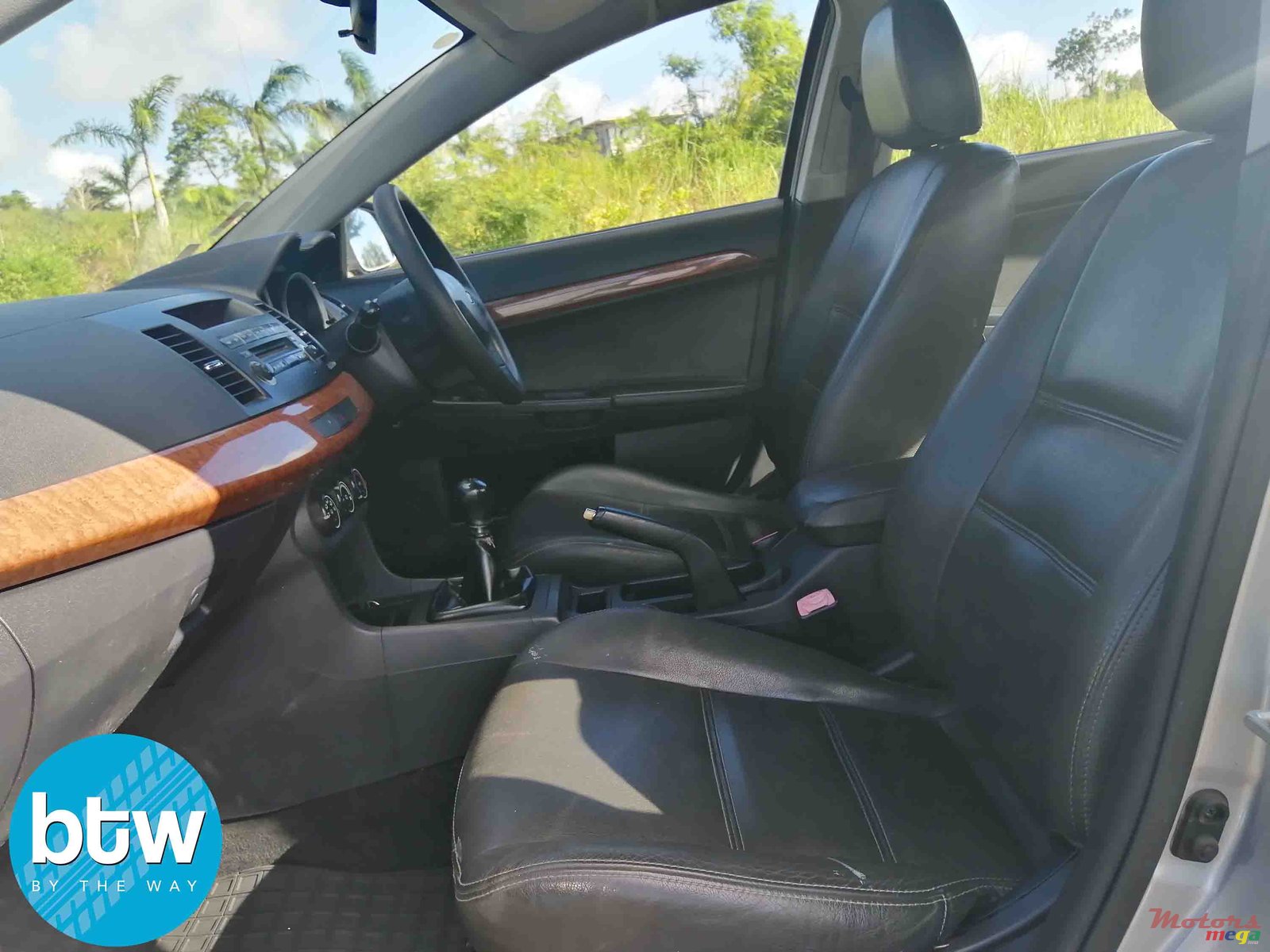 2011' Mitsubishi Lancer photo #5