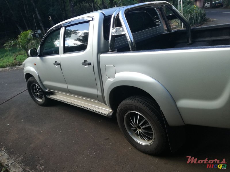 2013' Toyota Hilux photo #3