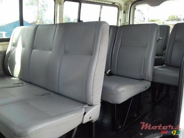 2005' Toyota HiAce photo #7