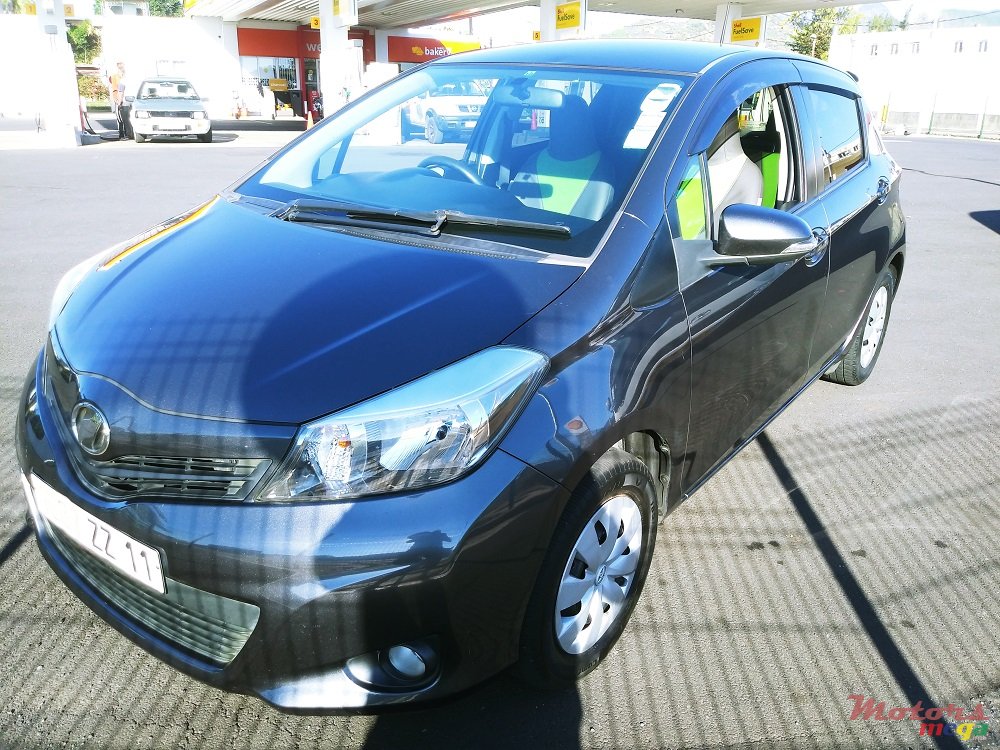 2011' Toyota Vitz 1.3 photo #2