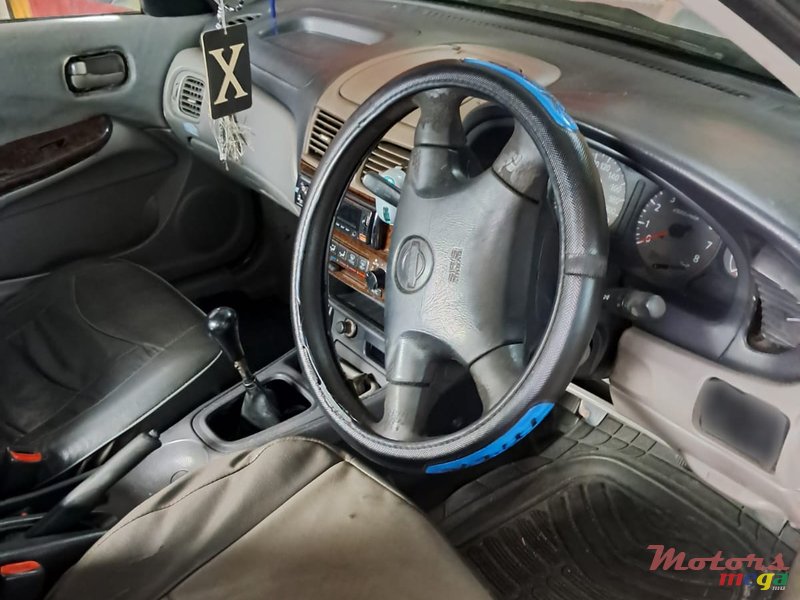 2001' Nissan Sunny photo #6