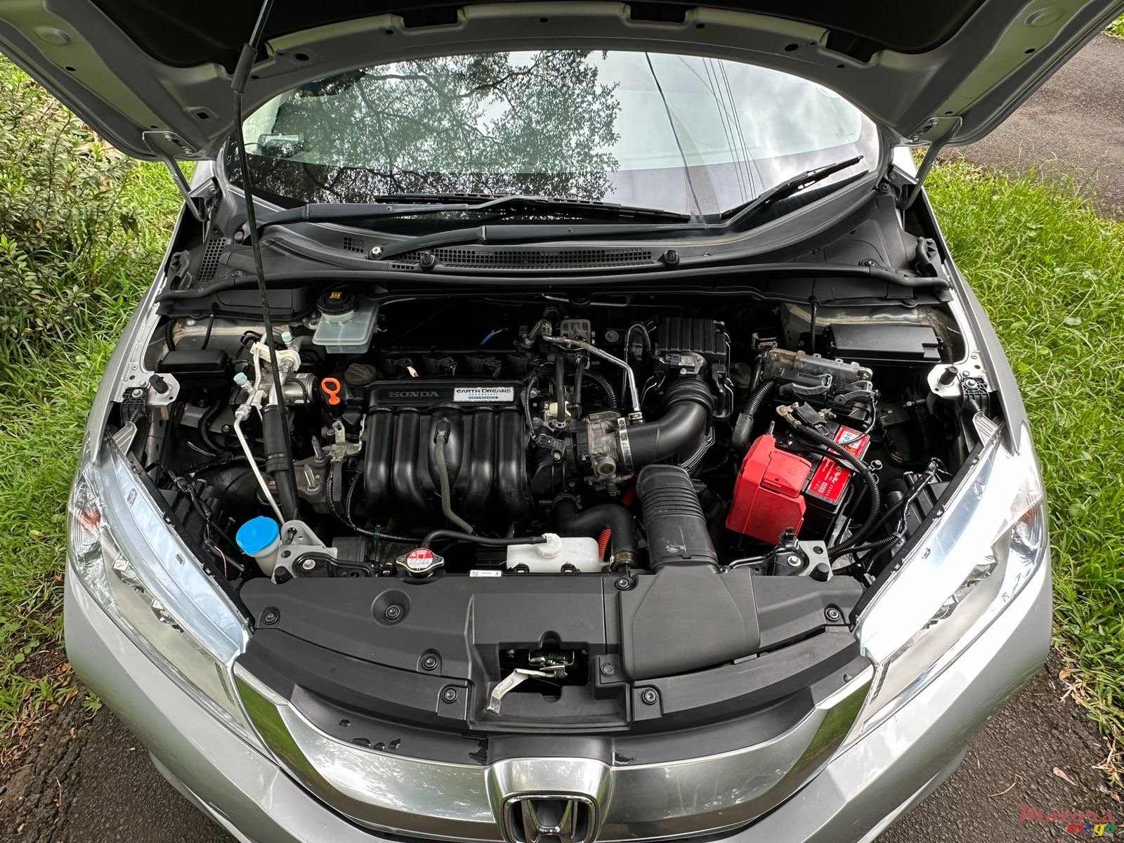 2016' Honda Grace photo #5