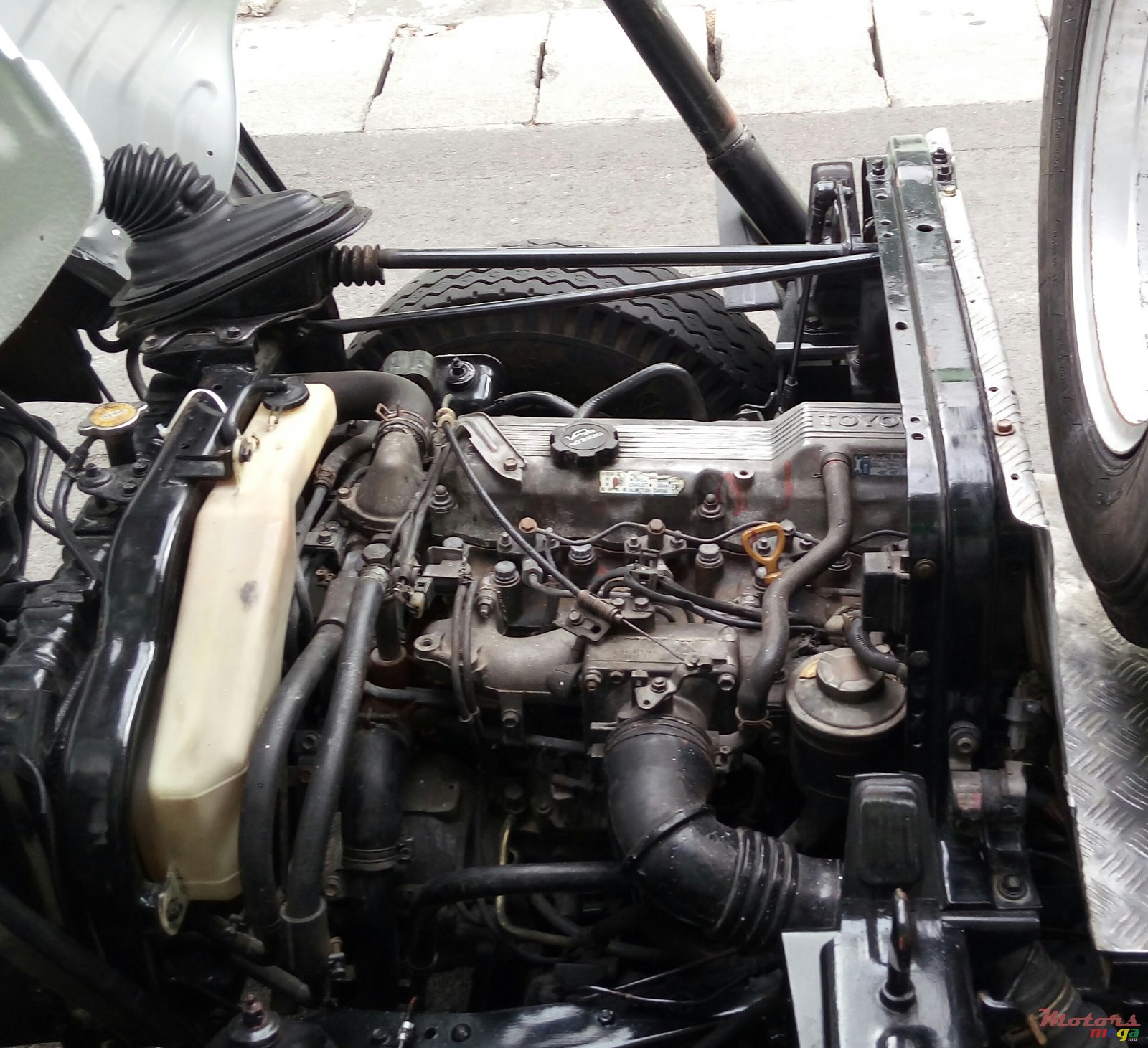 1991' Toyota Towing truck photo #4