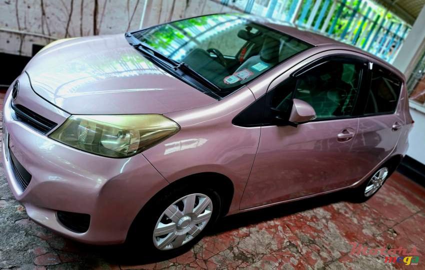 2011' Toyota Vitz photo #4