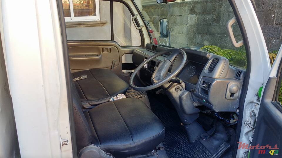 2000' Nissan Caisse Fermer photo #3