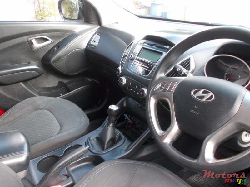 2012' Hyundai ix35 photo #4
