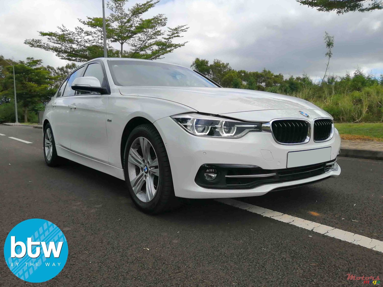 2017' BMW 318 photo #1