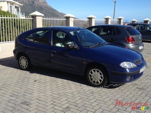 2000' Renault Megane HATCHBACK photo #1