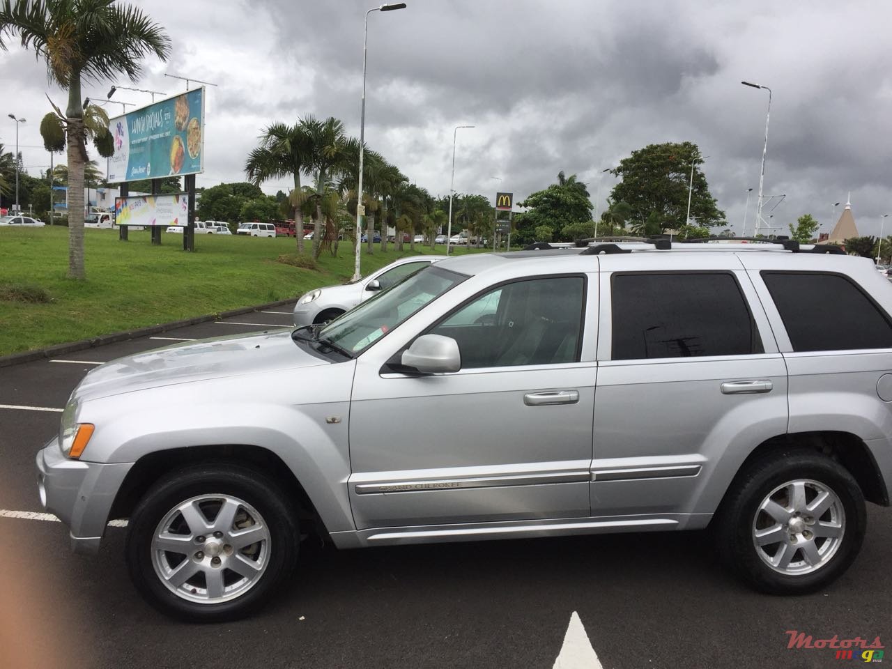 2007' Jeep Grand Cherokee photo #2