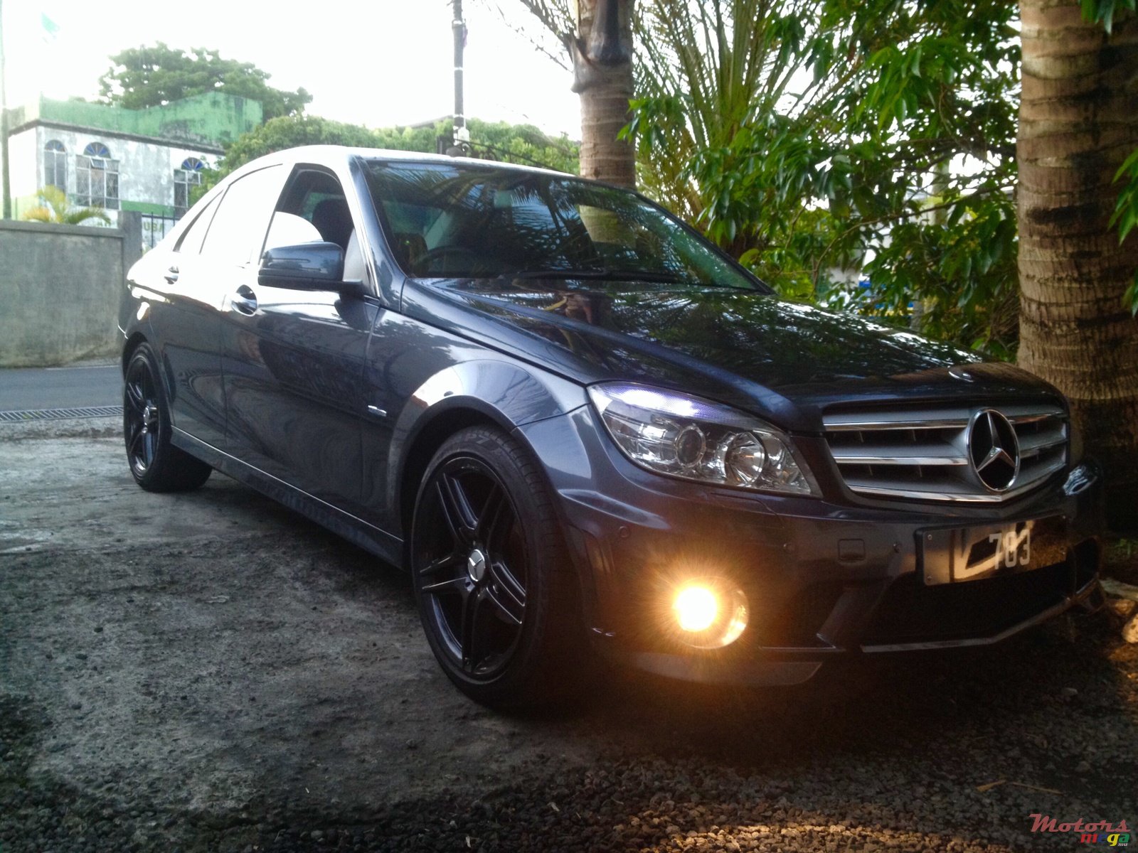 2009' Mercedes-Benz C-Class C180 BlueEfficiency  photo #1