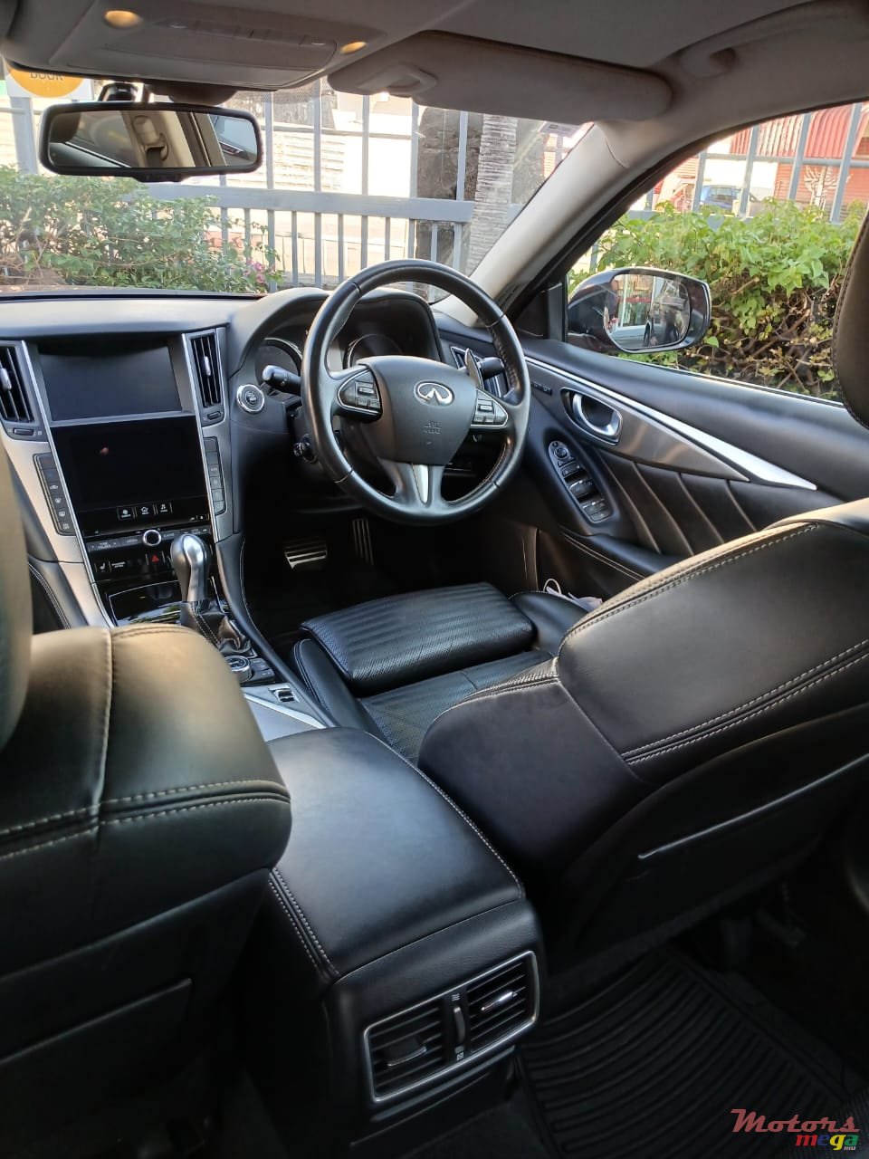 2016' Infiniti Q50 photo #2