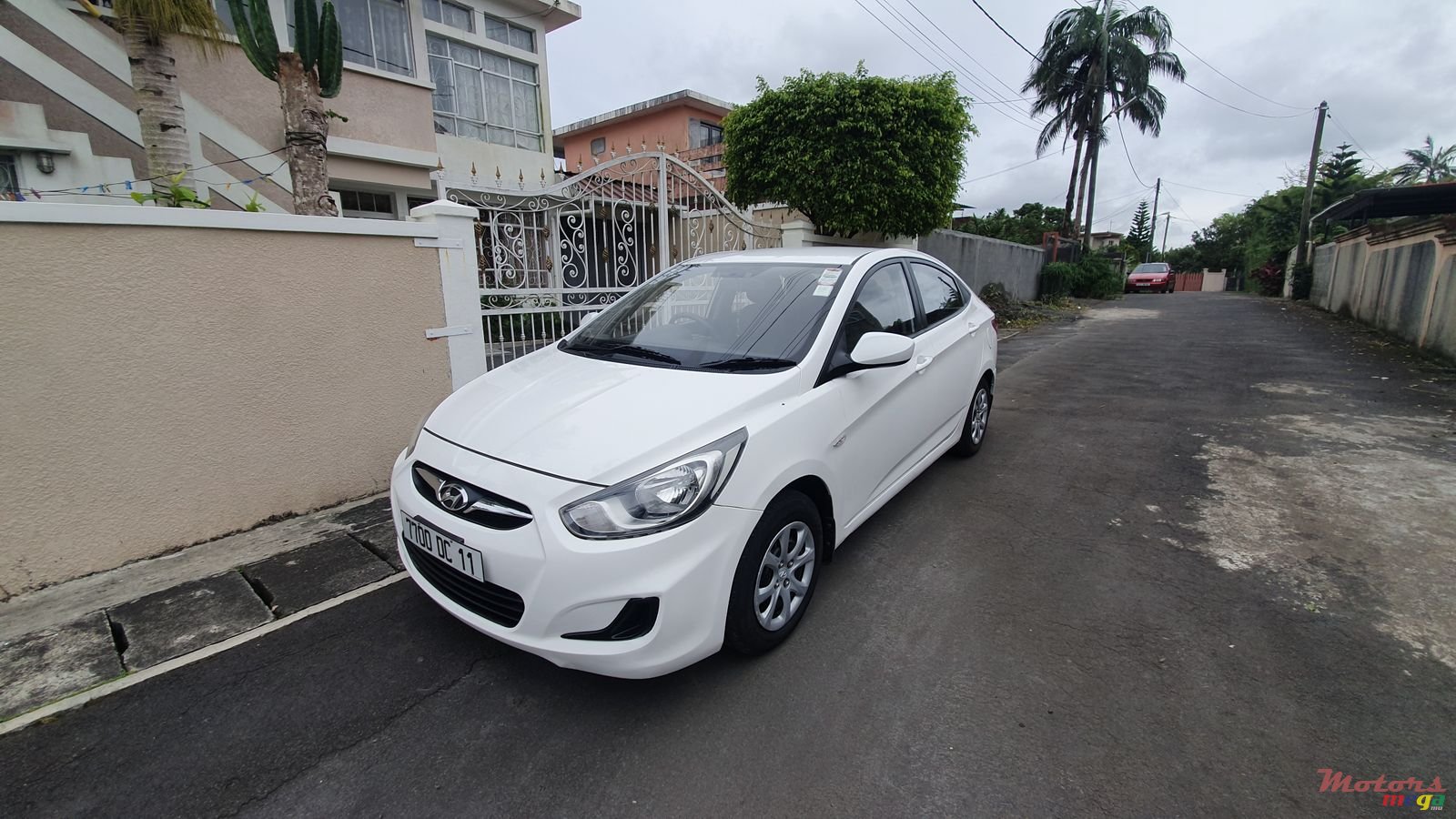 2011' Hyundai Accent photo #1