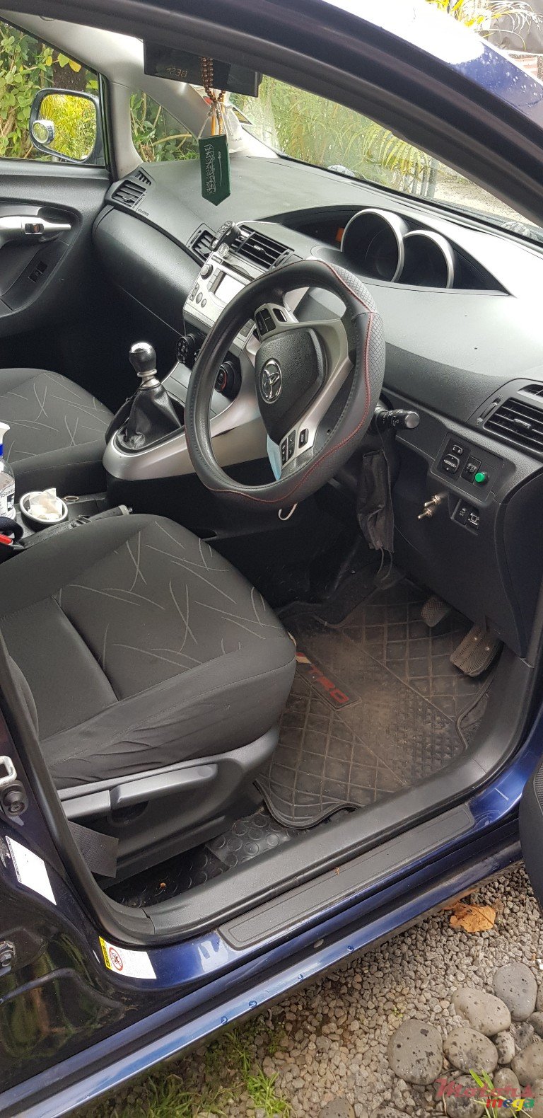 2011' Toyota Verso photo #3