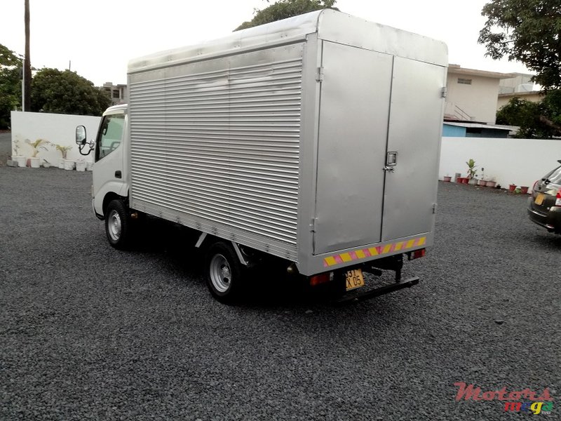 2005' Toyota Dyna Camionette 1.5T photo #1