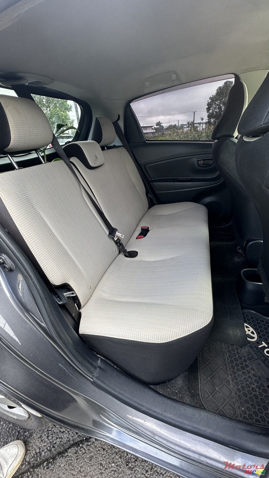 2014' Toyota Vitz 1320cc photo #3