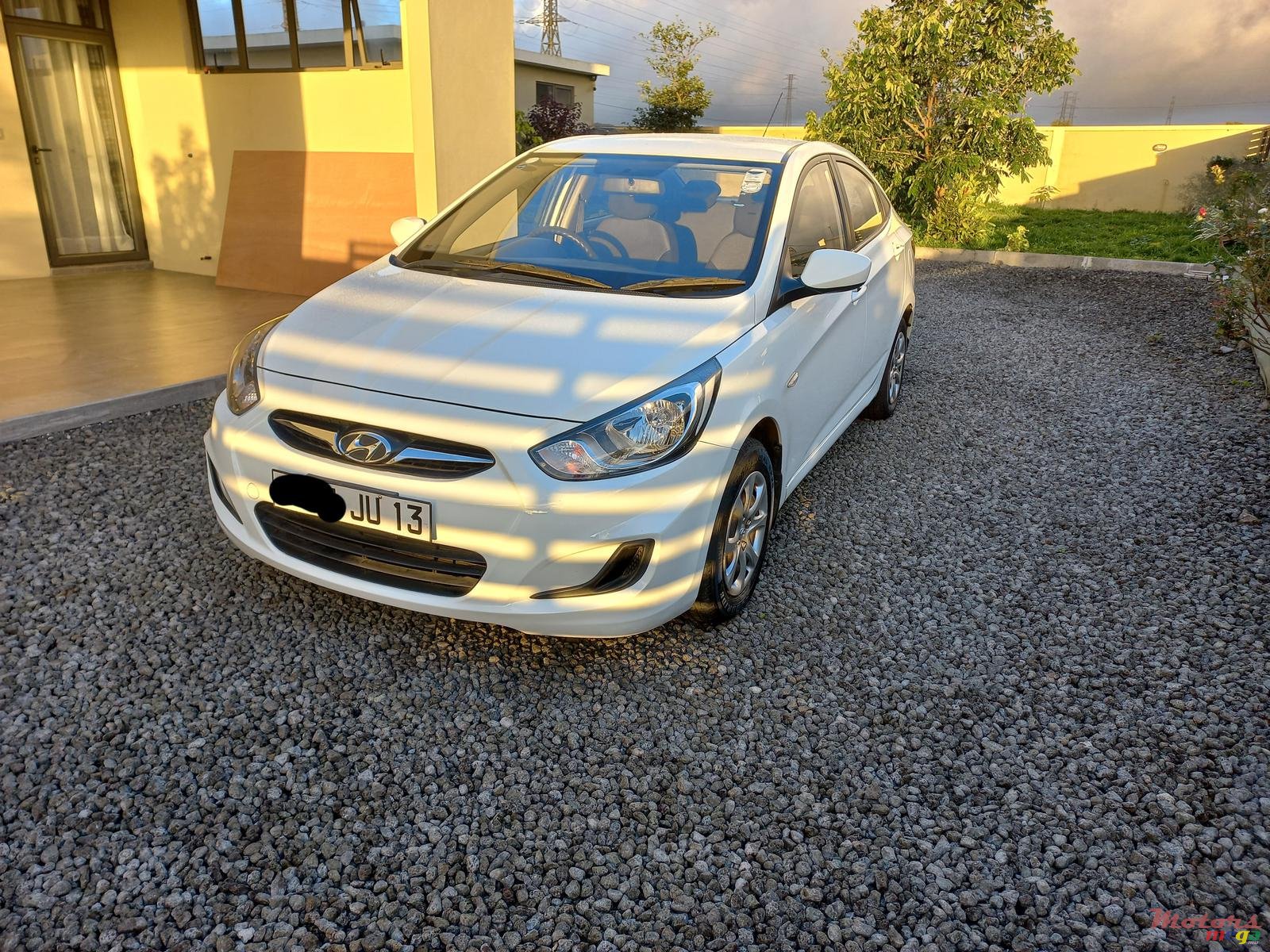 2013' Hyundai Accent photo #3