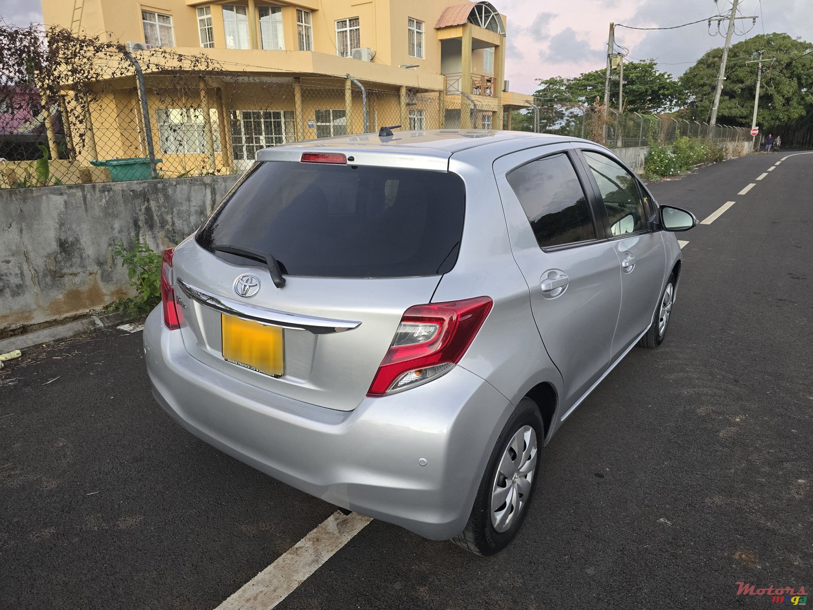 2016' Toyota Vitz photo #1