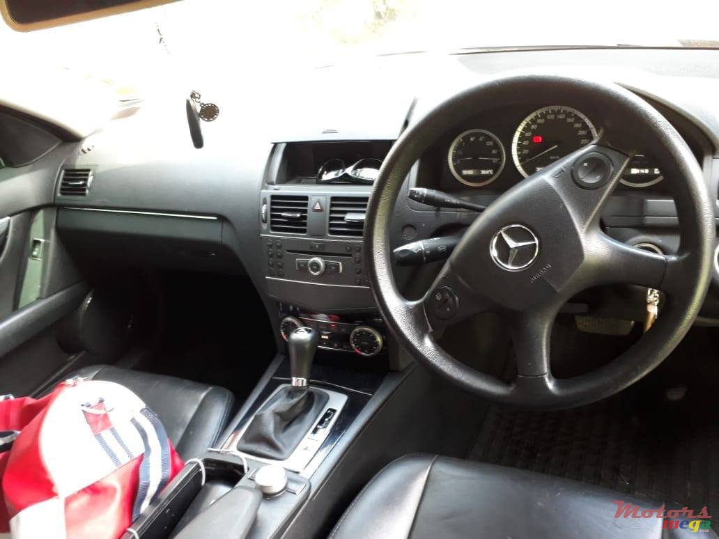 2010' Mercedes-Benz C-Class photo #2