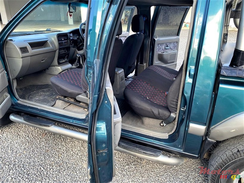 2003' Isuzu KB300 LX-TDI photo #4