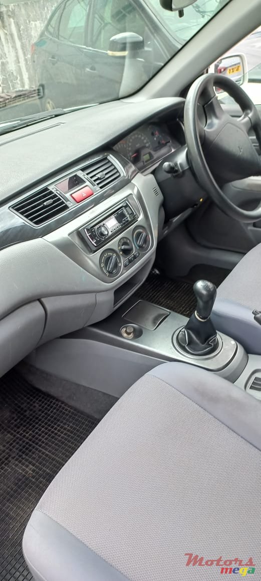 2009' Mitsubishi Lancer Glx photo #4