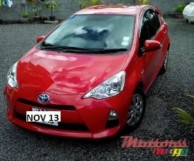 2013' Toyota Prius c photo #1
