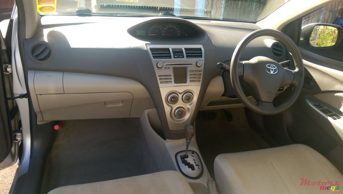 2010' Toyota Yaris Belta photo #3