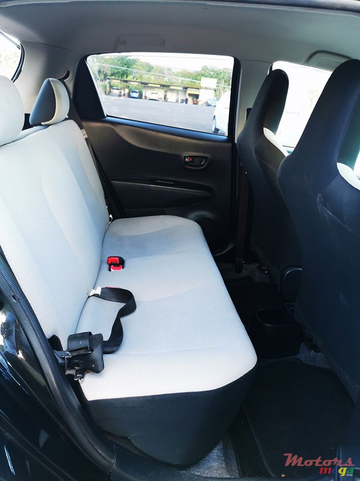 2012' Toyota Vitz photo #5