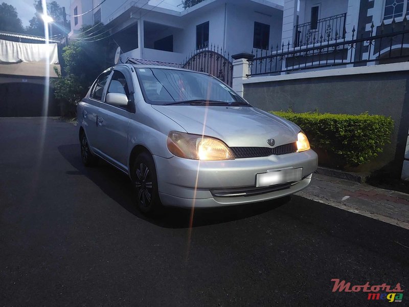 2001' Toyota Platz SCP11 photo #1